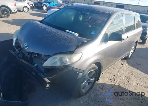 2014 Toyota Sienna L V6 7 Passenger z USA, uszkodzony, nr VIN 5TDZK3DC3ES512900